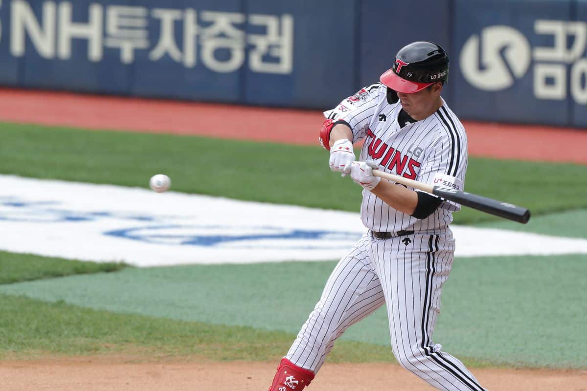 Terry McBride's reviews Awesemo's projections looking for top hitters, stacks, and low-owned plays for tonight's (6/04/20) KBO DFS slate.
