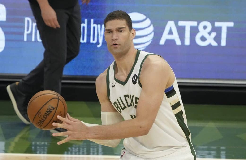 DraftKings NBA DFS Picks: Who to Target With Giannis Doubtful? (April 19)