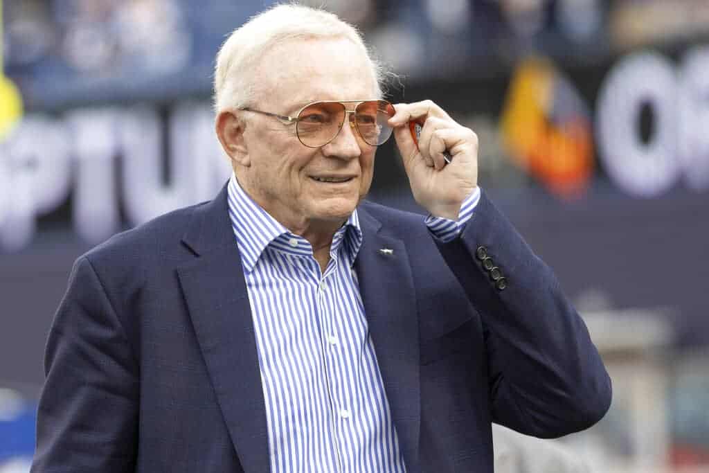 According to a report, 25 year old Alexandra Davis is starting a lawsuit where she has claimed that Dallas Cowboys owner Jerry Jones is her father