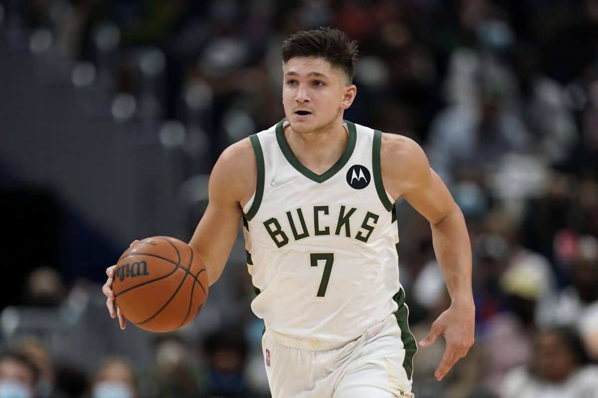 Tonight's NBA DFS picks, DraftKings and FanDuel news, notes & lineups, as well as look at the day's betting picks & player props 4/27/22.