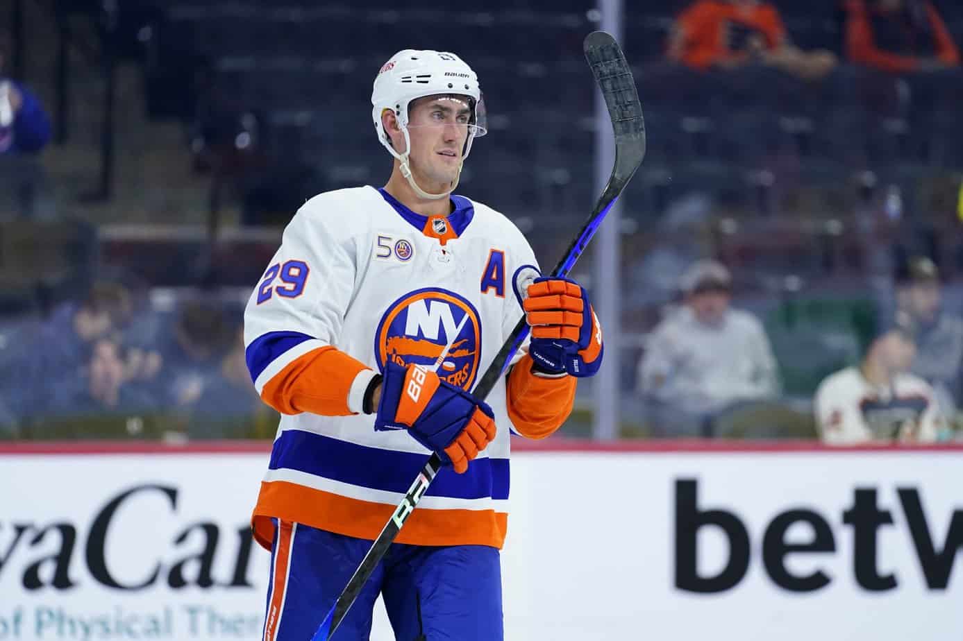 Our best NHL DFS picks today! Stokastic digs for the best hockey value for lineups on DraftKings and FanDuel. Brock Nelson...